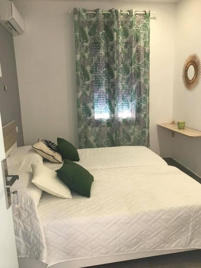 Calma Apartment Masouri Eksteriør bilde